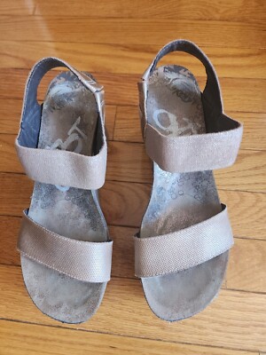 OTBT Bushnell Platform Wedge Sandals Mid Taupe Gold Metallic