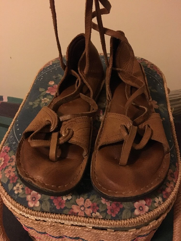 Sandals that tie store up your leg
