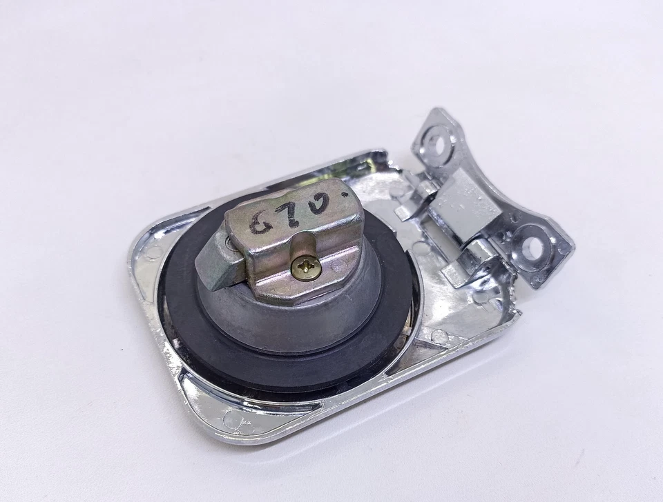 TAPA TANQUE COMBUSTIBLE KAWASAKI KZ200 KH100 GTO KZ250 KZ440 KZ550 KZ750 KZ1000 Foto 4 de 4