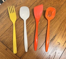 VINTAGE MIXED LOT OF MELAMINE DANSK COPCO MEPAL ROSTI UTENSIL SET RETRO COLORS