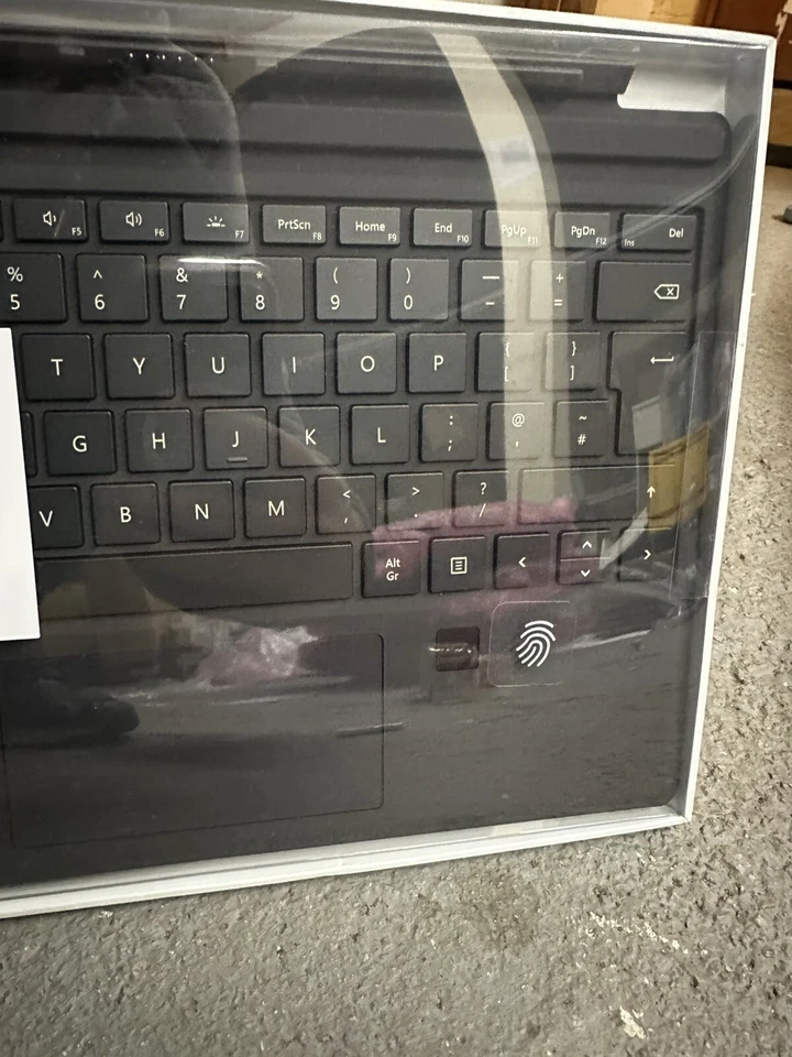 Microsoft Surface Pro 3,4,5,6 & 7 Type Cover Fingerprint ID Reader UK QWERTY - Image 4 of 4