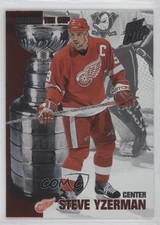 2002-03 Pacific Quest for the Cup Raising the Cup Steve Yzerman #8 HOF 0c4