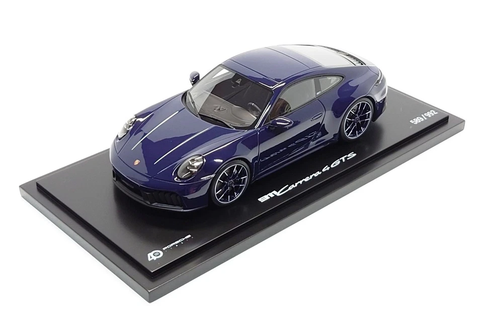 Spark 1:18 Porsche 911 Carrera 4 GTS (992.2) 40 Jahre Italia (Dealer Edition) - Image 4 of 4