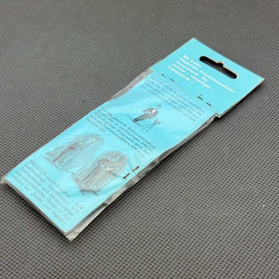 Prontor AGC cable release with "Leica-Bell" mount, witch lock, 16cm. Boxed - Image 2 of 4