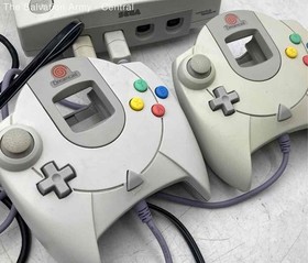 SEGA Dreamcast HKT-3020 White Video Game Consoles With Two Controllers & Games