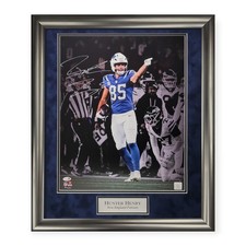 Hunter Henry Patriots Signed Autographed 16x20 Photo Framed to 23x27 JSA