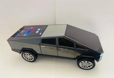 Altoparlante portatile Bluetooth Tesla grigio forma Cybertruck con luce LED USB/AUX/FM