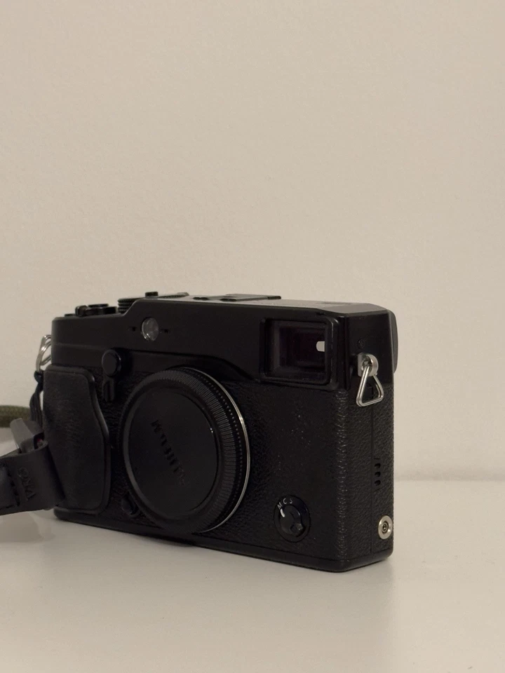 Fujifilm X-Pro 1 mit Fujifilm HG-XPro 1 - 16,3 MP spiegellose Systemkamera. - Bild 2 von 4