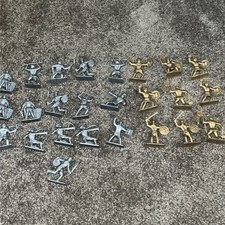  25 Bronze Silver Colored Medieval Knights Toy Soldiers Plastic Renaissance