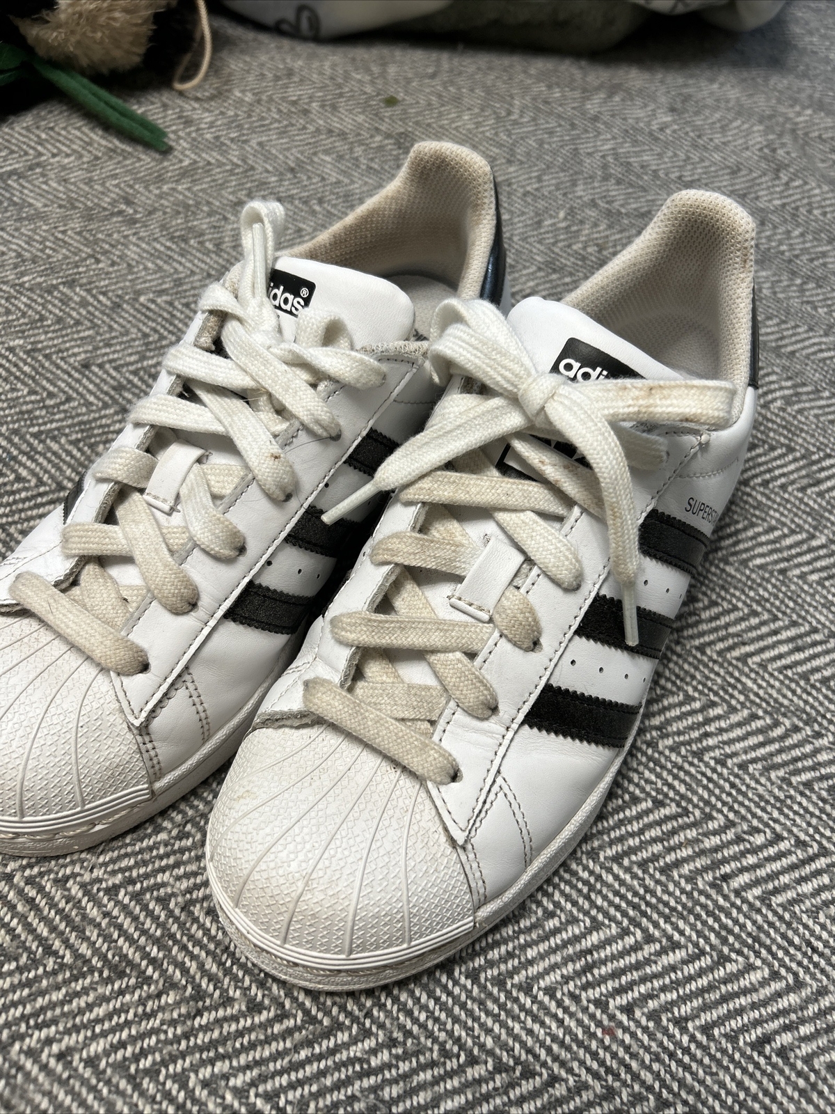 Adidas Girls Trainers Uk 4 1/2 Pink And White Unworn Adidas Girls Trainers Uk 4 1/2 Pink And White Unworn