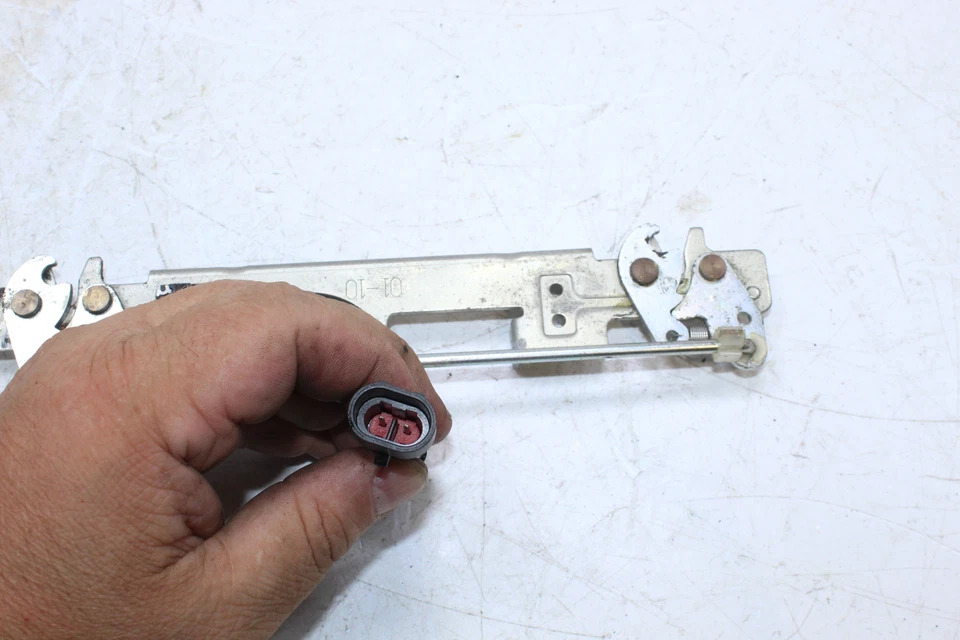 10-11 Can-Am Spyder RT-S Roadster SM5 pestillo central 708300188 Foto 3 de 4