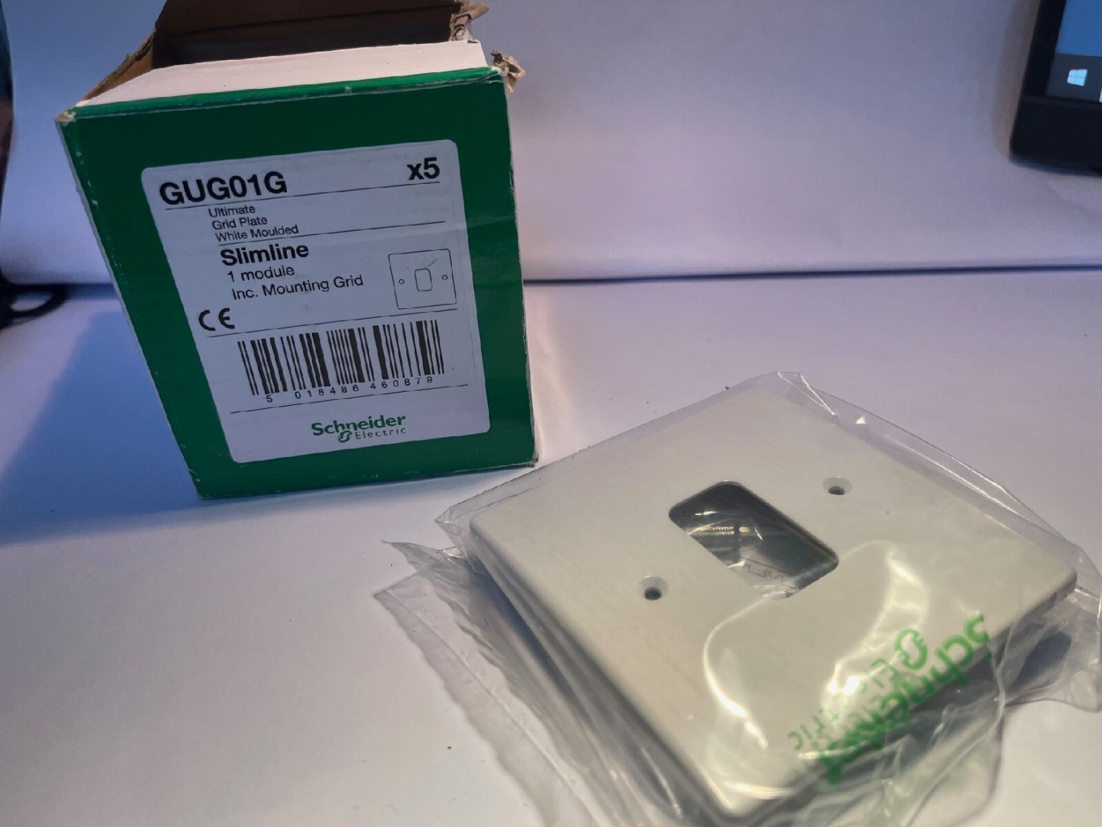 SCHNEIDER Grid Plate GUG01G White Moulded 1 WAY 1 OFF