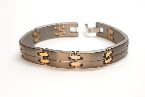 Diamond Titanium Gold/Silver Color Bracelet with 5 Diamond Accents - 第 1/4 張圖片