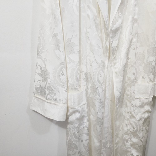 Bata larga de satén floral vintage Victoria's Secret etiqueta dorada en blanco coco M/L - Imagen 6 de 23
