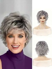 Parrucca donna grigia corta riccia taglio pixie a strati sintetica 10 pollici