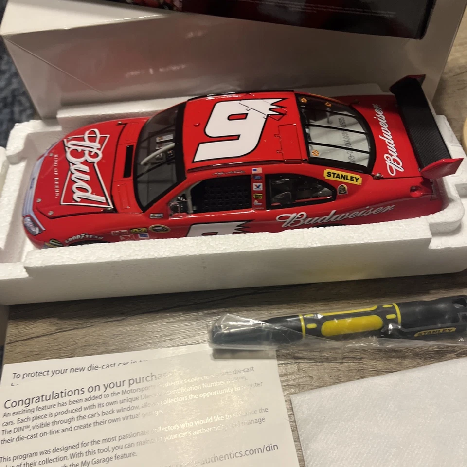 Action Platinum Kasey Kahne #9 Budweiser 2010 Fusion 1:24 con bolígrafo Foto 4 de 4