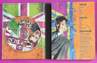 The Young Ones: Every Stoopid Episode (1982-1984) (DVD/3-Disc Set