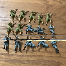 15 Vintage Britains Deetail 1971 WW2 German US Army Infantry Soldiers 4 Poses