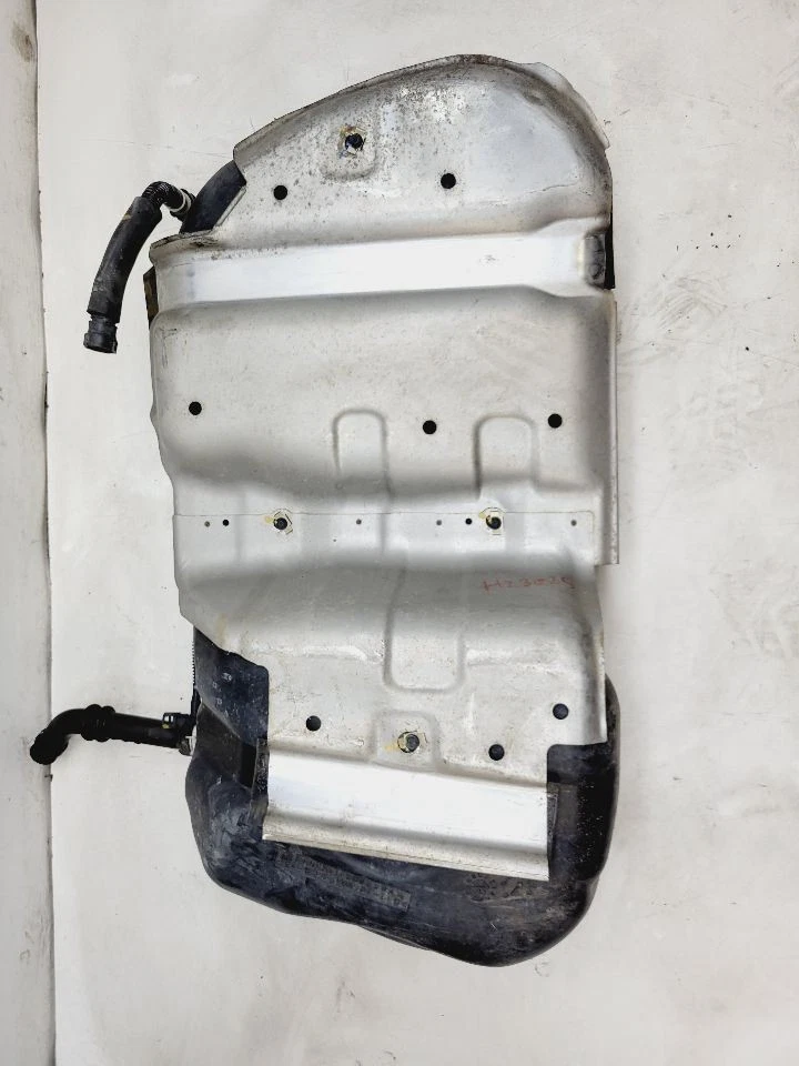 07 08 09 10 11 TANQUE DE GASOLINA HONDA CR-V 2,4 L TANQUE DE COMBUSTIBLE Construido en Japón OEM 17044-SWA-A01 Foto 2 de 4