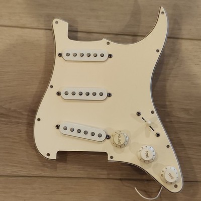 1997 Fender Stratocaster MIM Loaded 3-Ply Pickguard SSS Cream (Faded White)