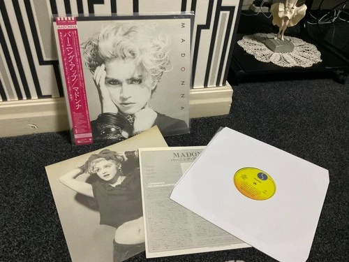 MADONNA VINYL SIRE P11394 Japan ORIGINAL  OBI INSERTS VINYL LP EX COND