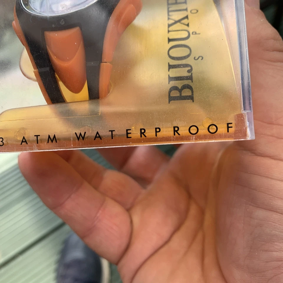 Reloj deportivo de cuarzo LCD para caballero Bijoux Terner nuevo en caja Foto 2 de 4