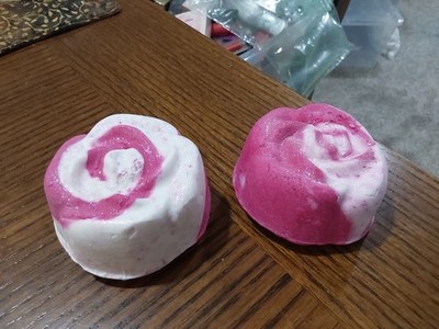 LOT/2 LUSH KITCHEN EXCLUSIVE MAY ''ROSE'' BUBBLE BARS 3.5 OZ EACH NEW!!