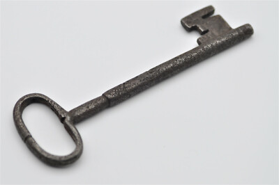 ANCIENNE SERRURE DE porte fer forgé avec sa clé d’origine époque XVIII