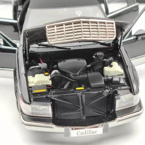 Dealer Edition 1:18 Cadillac Fleetwood Brougham 1992-1994 Black Diecast Edition - Picture 8 of 12