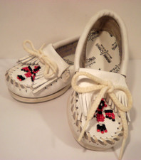 Minnetonka Toddler White Moccasins Size 7 Eagle Beaded Deer  W/Box Rubber Soles