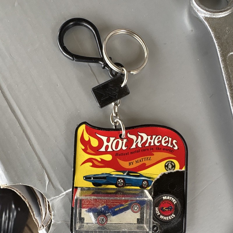 Hot Wheels Mattel Keychain w/ Carabiner Clip & Detachable Keyring, Plastic