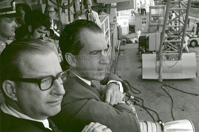 PRESIDENT NIXON DR. PAINE MEET APOLLO 11 ASTRONAUTS JULY 1969 4X6 POSTCARD PHOTO