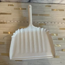 Kelley Dust Pan Powder Coated Vintage Metal Farm Cabin Decor Retro 1970s USA