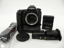 Canon EOS 70D 20.2mp Digital SLR body only w/grip S/C 3,901