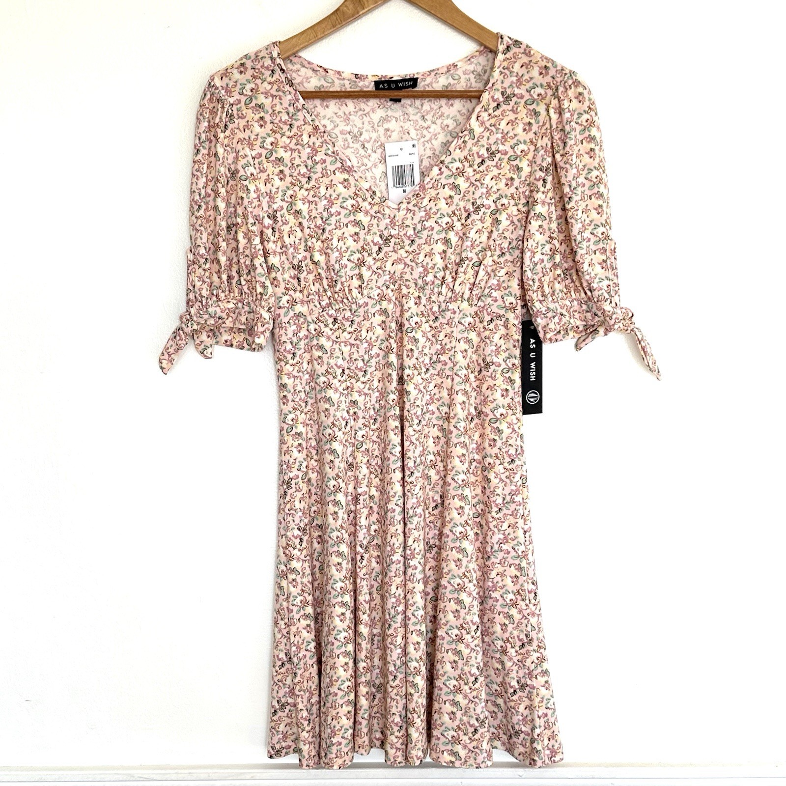 NWT As U Wish Dress Women’s Medium Floral Short Sleeve Tie V Neck Belt