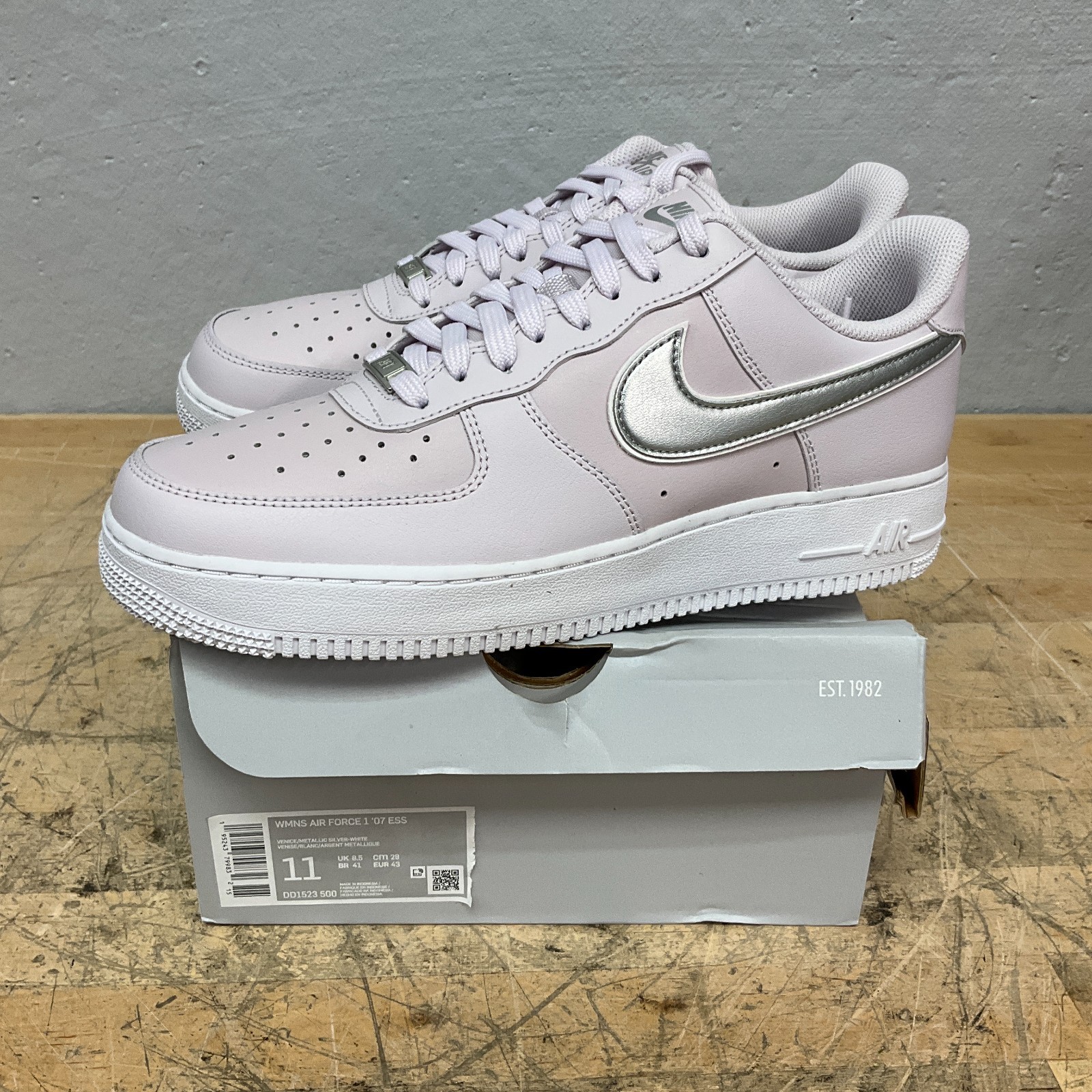 Size 11 - Nike Wmns Air Force 1 '07 Essential Venice Metalli