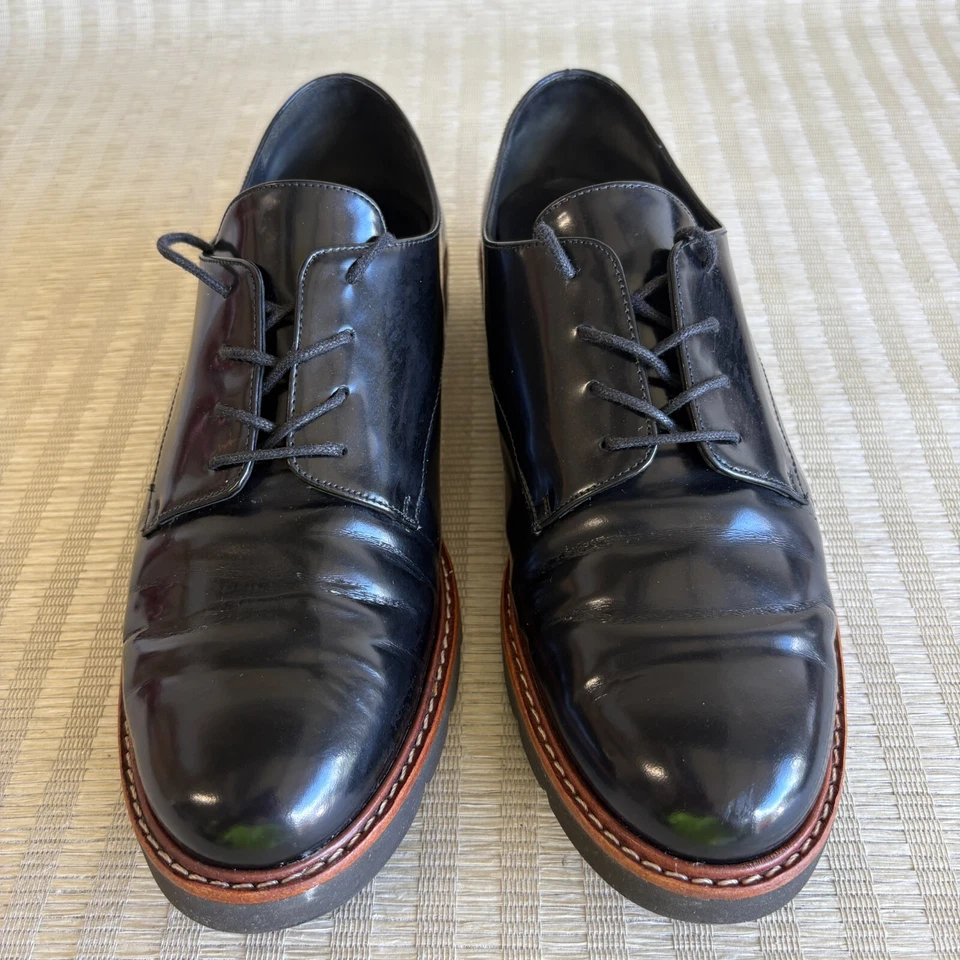 Sapato Stuart Weitzman Feminino Metro Oxford Preto Couro Patente com Cadarço Tamanho 8M - Imagem 3 de 4