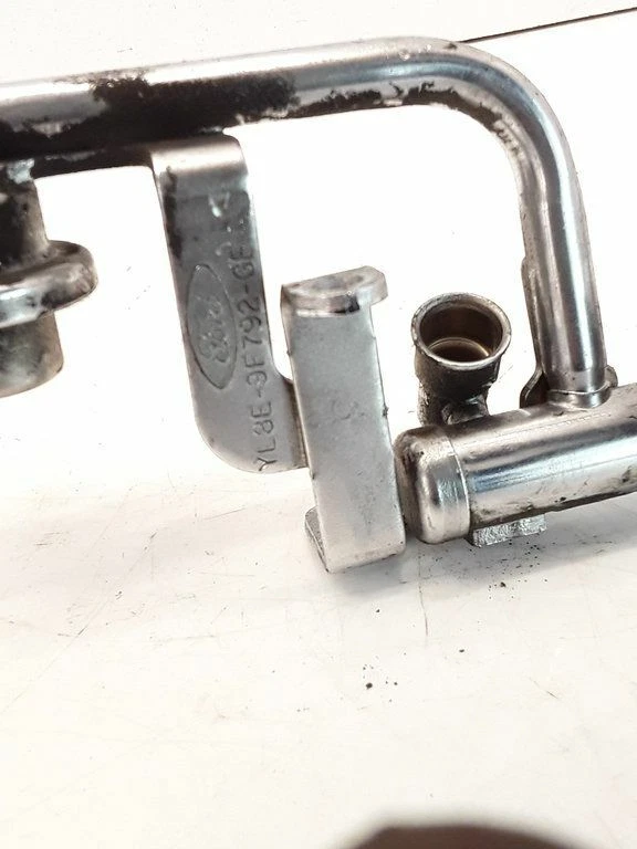 Ford Maverick 2001 3.0 combustible principal línea tubo YL8E9F792GB gasolina 145kW Foto 2 de 4