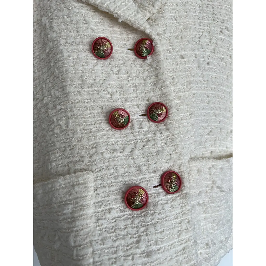 CHANEL 17P TWEED WHITE RED CC LOGO BUTTONS BLAZER JACKET FR40 US8