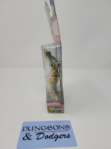 Electro - Marvel Universe - 3.75” Action Figure - Series 1 #025 - Picture 4 of 5