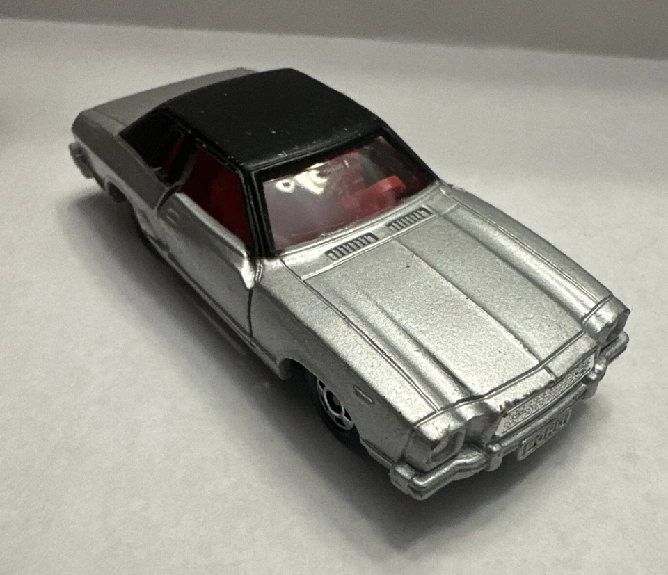 Tomica Tomy 1/63 1978 FORD MUSTANG II GHIA F38 Silver w Red Interior Japan - Image 4 of 4