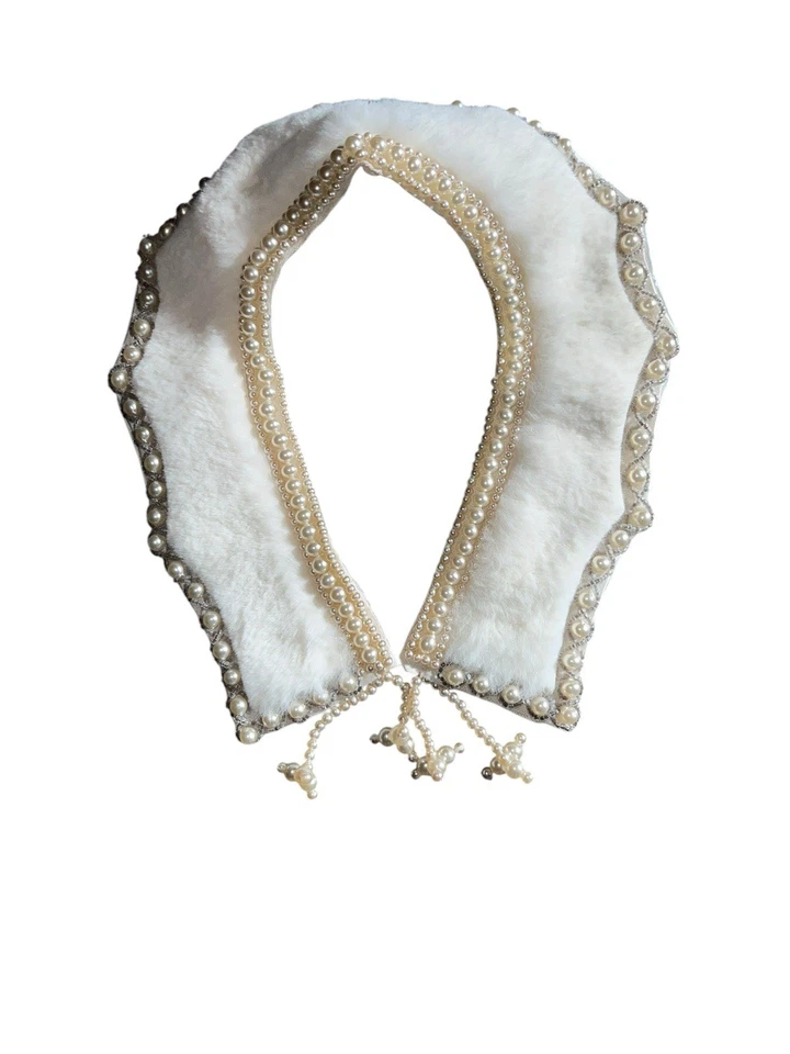 Cuello vintage de piel de conejo blanco y perlas de imitación hecho a mano con cuentas satinadas trasero Foto 3 de 4