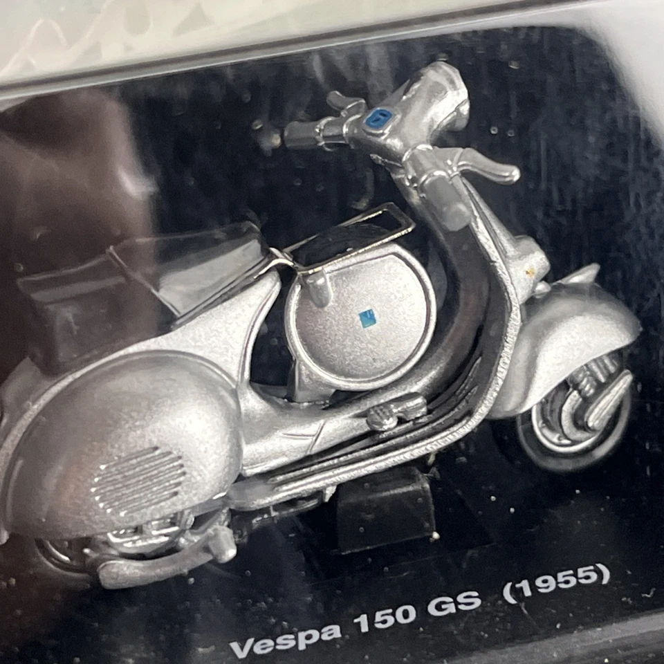 Vespa 150 1955 Silver Diecast 1:32 Scale Scooter Moped Motorcycle NewRay New - Image 3 of 4