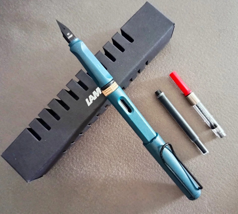 Pluma Estilográfica Safari Edición Especial Serie EF Pluma de Ceniza Combustible en Caja de Regalo Foto 3 de 4