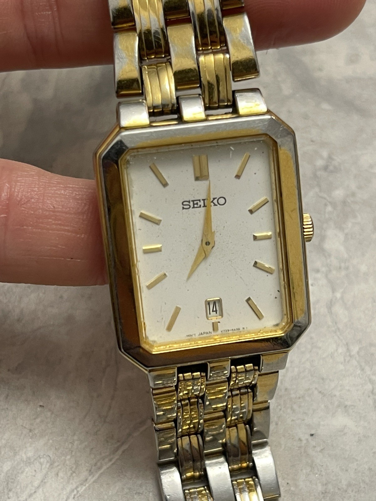 Watch Men 269 Bracelet Date Tone 26mm Tank V739-5B09 Gold Seiko Date RARE - VintageWatches.PK Watch Men 269 Bracelet Date Tone 26mm Tank V739-5B09 Gold Seiko Date RARE - vintagewatches.pk