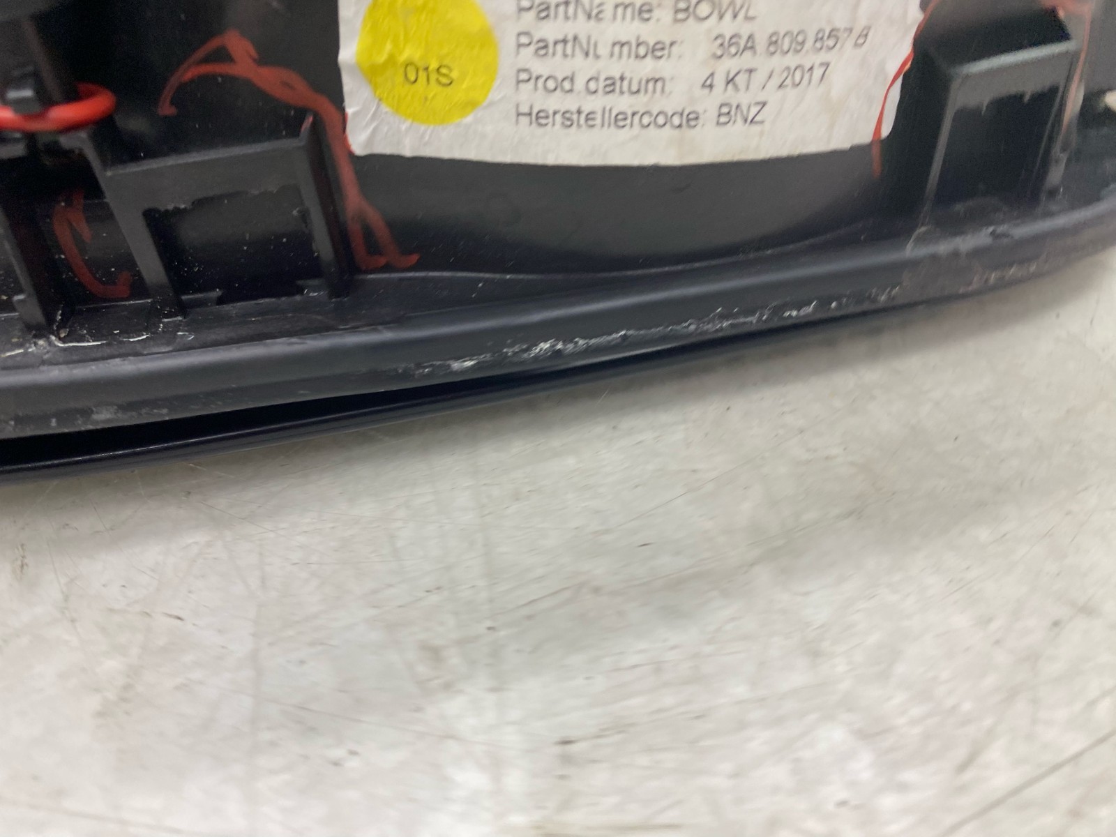 2015-2020 BENTLEY BENTAYGA FUEL TANK FILLER DOOR W/ POCKET & CAP BELUGA (A1A1)