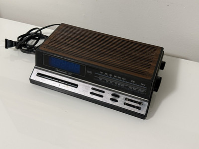 Vintage Nostalgic 80s/90s Realistic Chronomatic-268 Wood Digital Clock Radio 