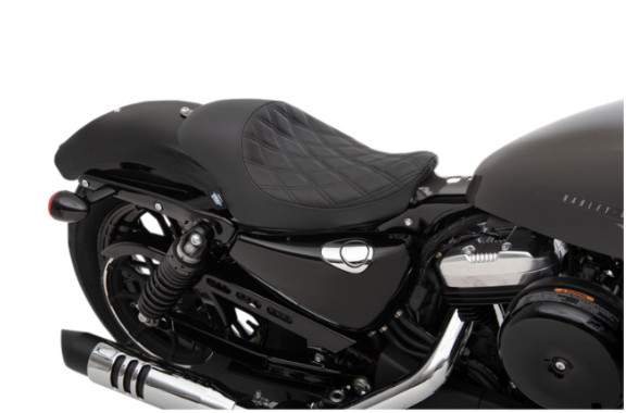 Selle solo 3/4 Diamond Drag Specialties profil bas pour Harley Sportster XL dès 2004
