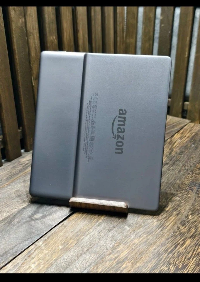 [US TaxIn] Amazon Kindle Oasis 10th Gen 32GB 7" eBook Reader No Ads From Japan - Image 2 of 2