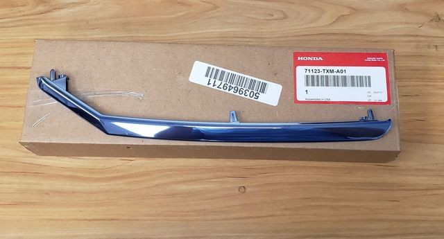 2019-2022 Honda Insight Right Front Grille Molding | 71123TXMA01